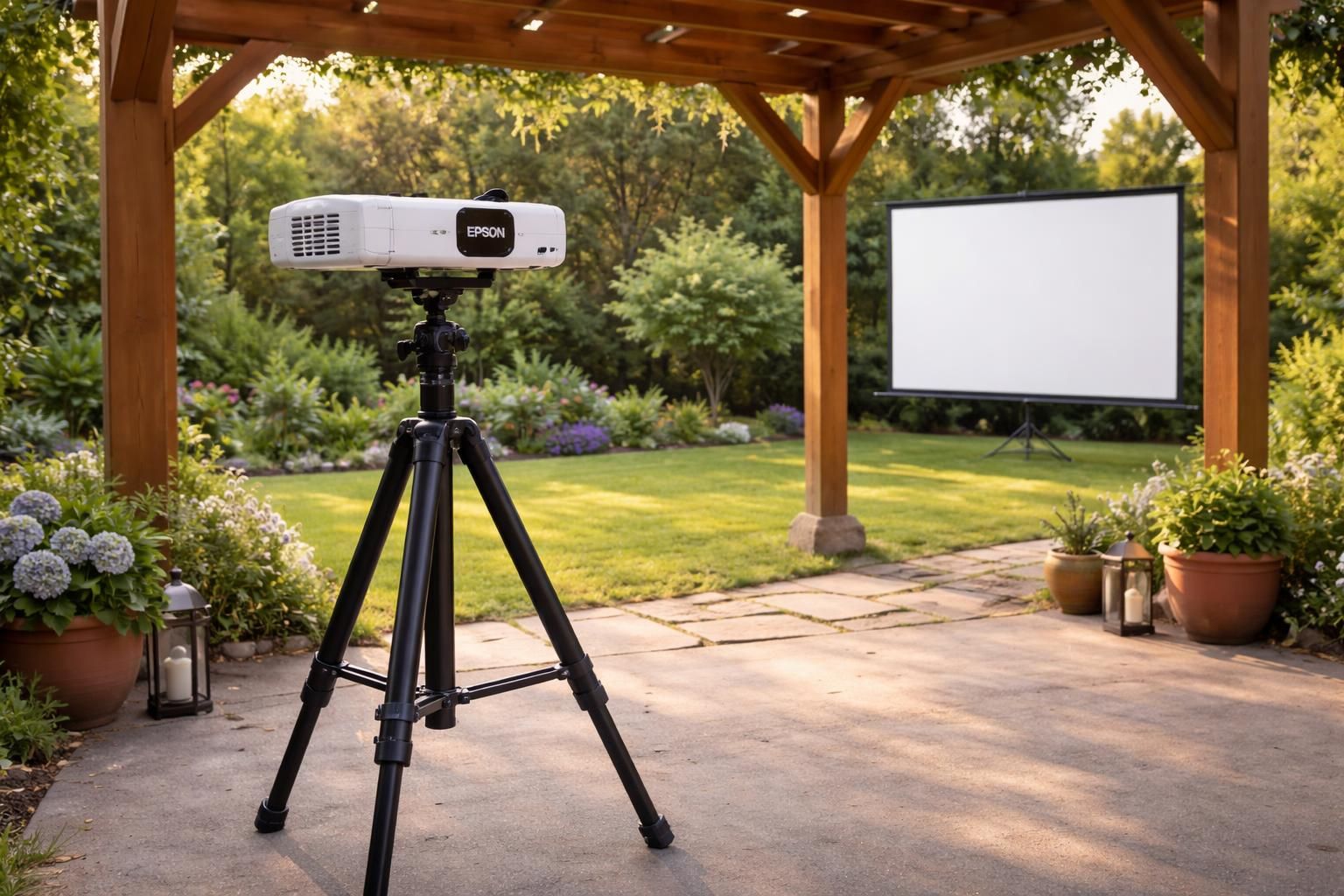 découvrez comment monter rapidement un trépied ou une pergola pour votre vidéoprojecteur epson au jardin, pour des projections en plein air faciles et conviviales.